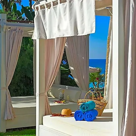 Grecian Sands فندق