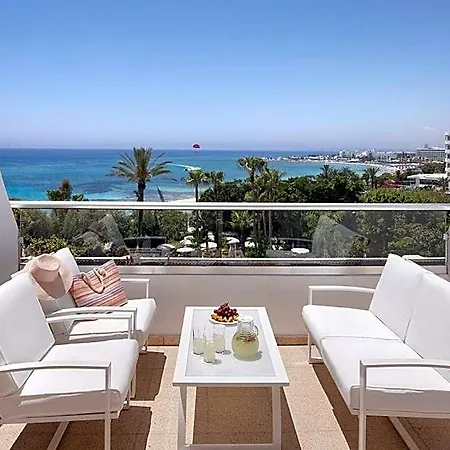 Grecian Sands فندق
